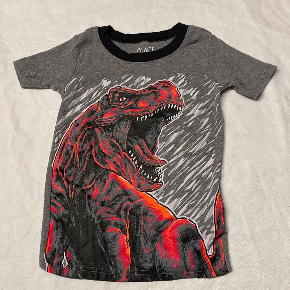 Place kids short sleeve T shirt or sleep shirt  size 6 boys